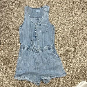 NWOT Women’s Thread and Supply Chambray Romper, Medium